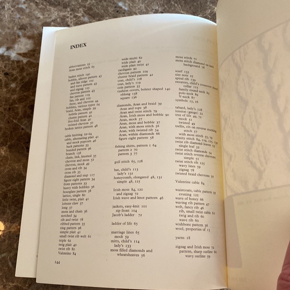 The Complete Book of Traditional Aran Knitting by Shelagh Hollingworth, New - Picture 7 of 12